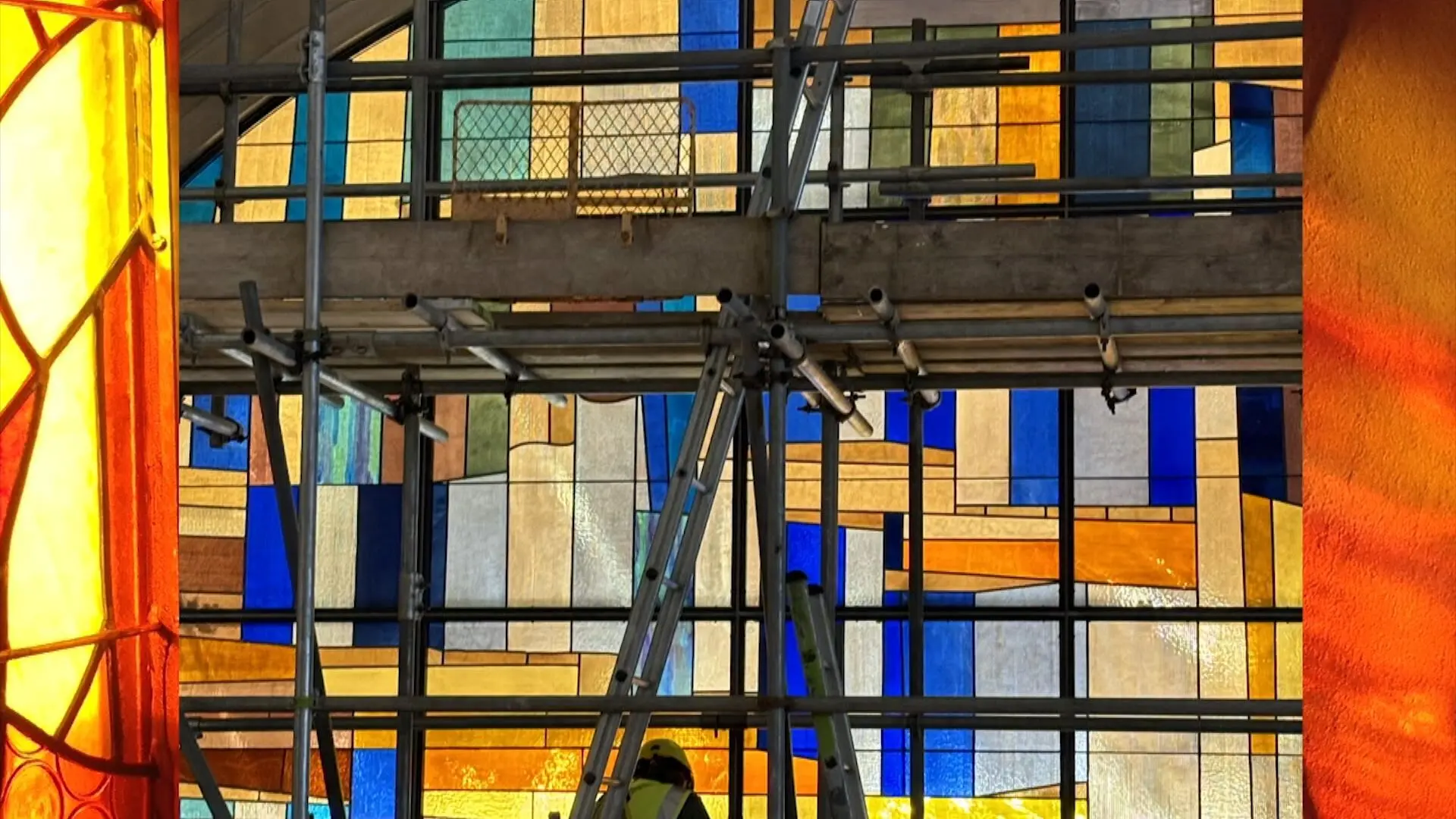 現代アート作品 — ステンドグラスの新しい可能性