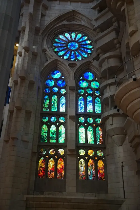 サグラダ・ファミリア バラ窓（青緑）