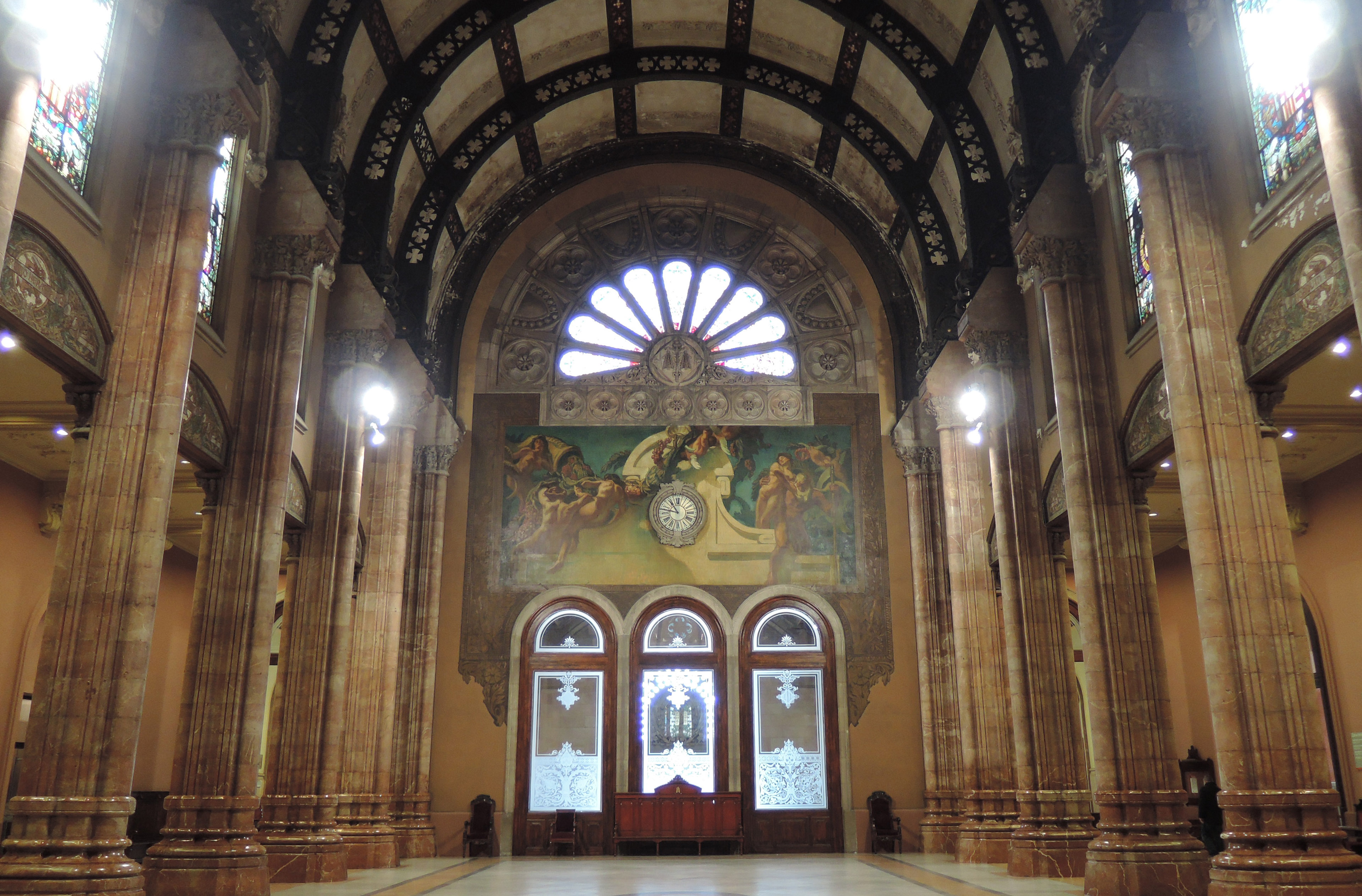 バルセロナ司法宮殿 大広間のバラ窓